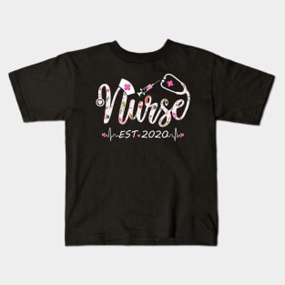 Woman Flower Nurse Est 2020 Nursing School Graduation Gift Kids T-Shirt